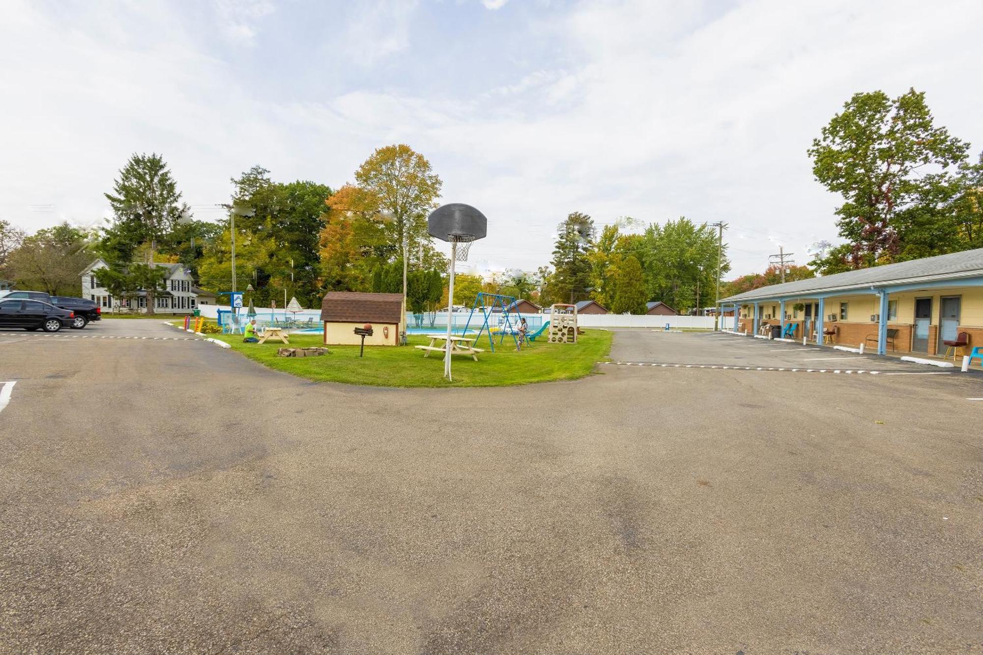 Parkside Motel By Oyo Meadville Conneaut Lake Conneaut Lakeshore Exterior photo